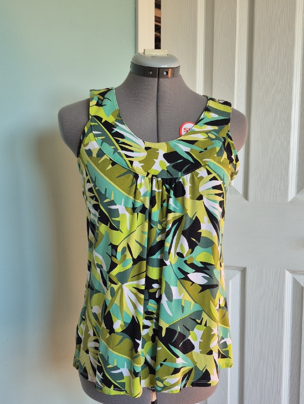 Cable & Gauge Green Tropical Print Scoop Neck Tank